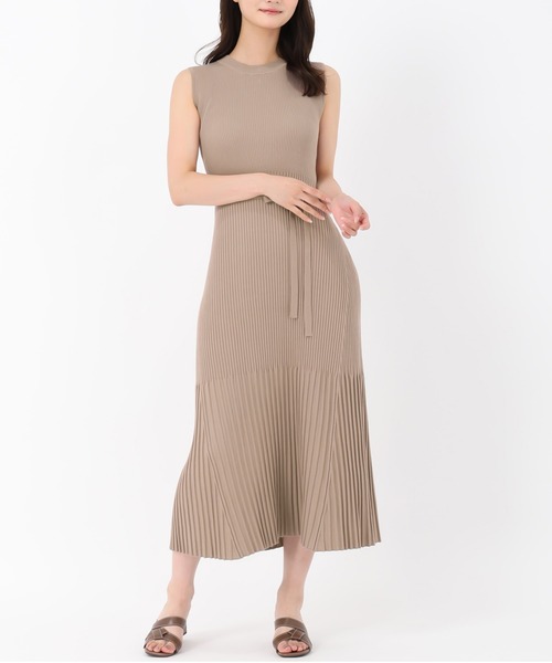 MISCH MASCH(ミッシュマッシュ)の「セミフレアリブニットワンピース(ワンピース・レディース・ブラック/ブラウン・フリ-)」の1枚目の写真