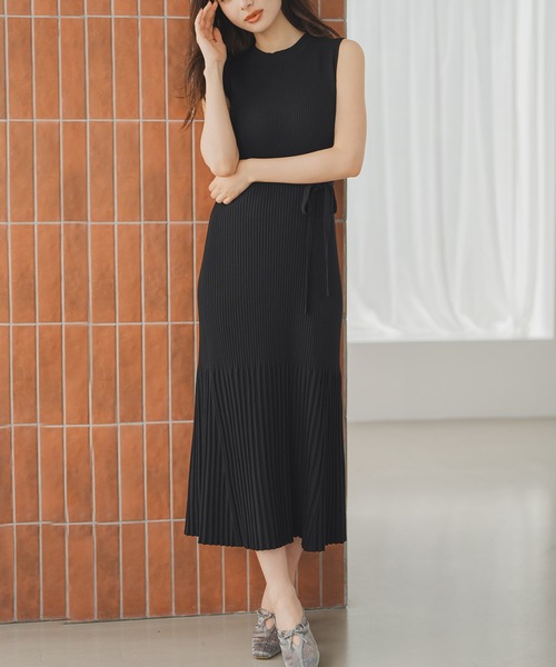 MISCH MASCH(ミッシュマッシュ)の「セミフレアリブニットワンピース(ワンピース・レディース・ブラック/ブラウン・フリ-)」の2枚目の写真