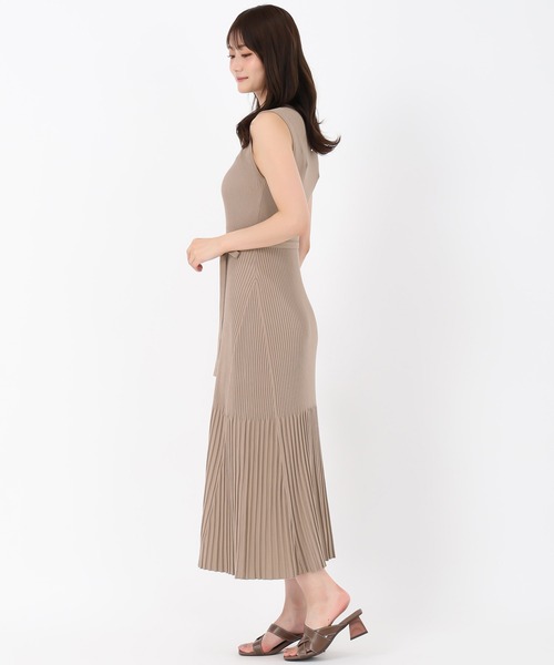 MISCH MASCH(ミッシュマッシュ)の「セミフレアリブニットワンピース(ワンピース・レディース・ブラック/ブラウン・フリ-)」の19枚目の写真
