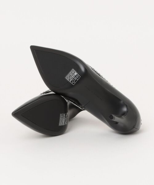CHARLES & KEITH(チャールズ & キース)の「ブレイドチェーン ポインテッドトゥパンプス(パンプス・レディース・ブラック系その他7・23.5cm/23cm/22.5cm/22cm/26.5cm/25.5cm/25cm/24.5cm)」の6枚目の写真