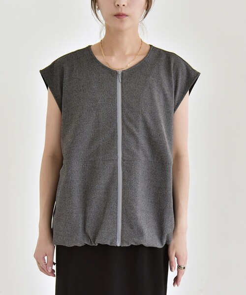 quaranciel（カランシエル）の「quaranciel:〈手洗い可能〉カット ジョーゼット ドロスト ジップ ベスト（Tシャツ/カットソー・レディース・ブラック/ブラウン/グレー・ONE SIZE）」の4枚目の写真