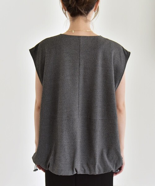 quaranciel（カランシエル）の「quaranciel:〈手洗い可能〉カット ジョーゼット ドロスト ジップ ベスト（Tシャツ/カットソー・レディース・ブラック/ブラウン/グレー・ONE SIZE）」の6枚目の写真