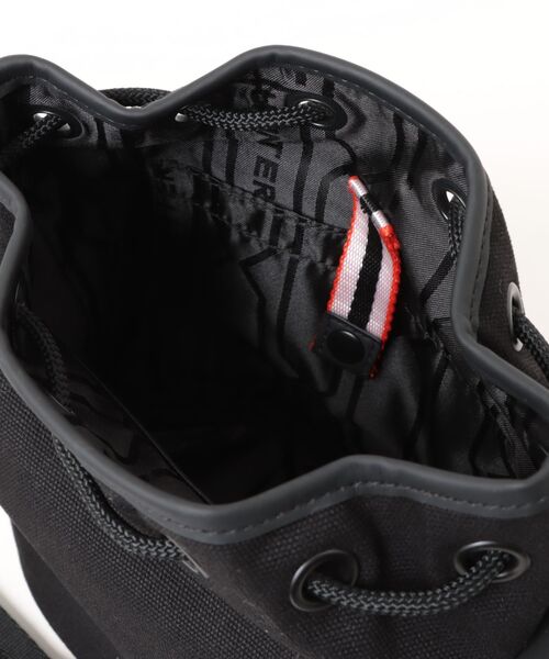 HUNTER（ハンター）の「リファインド ドローストリング キャンバス バケット（ショルダーバッグ・レディース・ブラック/ホワイト・ONE）」の5枚目の写真