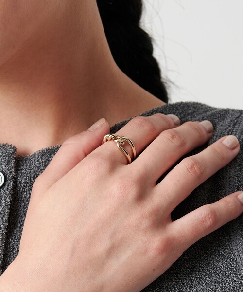 BEAUTY&YOUTH UNITED ARROWS（ビューティーアンドユースユナイテッドアローズ）の「メタル ヒネリ ノットリング（リング・レディース・ゴールド/シルバー・13）」の3枚目の写真