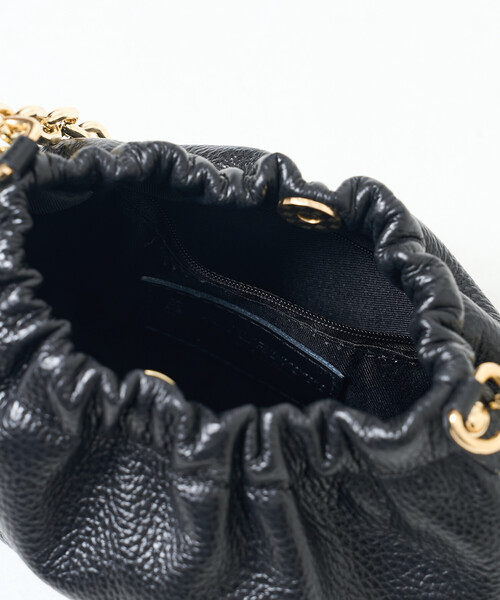 FREAK'S STORE(フリークスストア)の「AULENTTI × FREAK'S STORE/オウレンティ 別注 2WAY チェーン レザーショルダーミニバッグ(ショルダーバッグ・レディース・ブラック/ブラウン・ONE SIZE)」の6枚目の写真