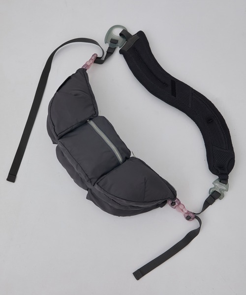 MIKIO SAKABE(ミキオ サカベ)の「【MIKIOSAKABE/ミキオサカベ】《STUDIOUS別注》別注 epi/ナイロンバッグ(ショルダーバッグ・レディース・ブラック/グレー・FREE)」の16枚目の写真