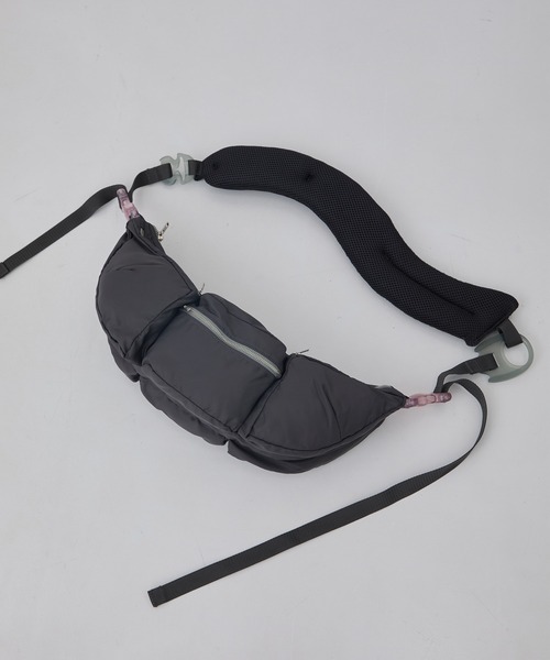 MIKIO SAKABE(ミキオ サカベ)の「【MIKIOSAKABE/ミキオサカベ】《STUDIOUS別注》別注 epi/ナイロンバッグ(ショルダーバッグ・レディース・ブラック/グレー・FREE)」の17枚目の写真