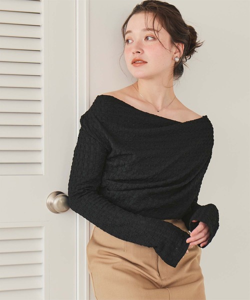 titivate(ティティベイト)の「ドレープデザインロングスリーブトップス(Tシャツ/カットソー・レディース・ピンク/イエロー/ブラック/アイボリー・S/M/L)」の14枚目の写真
