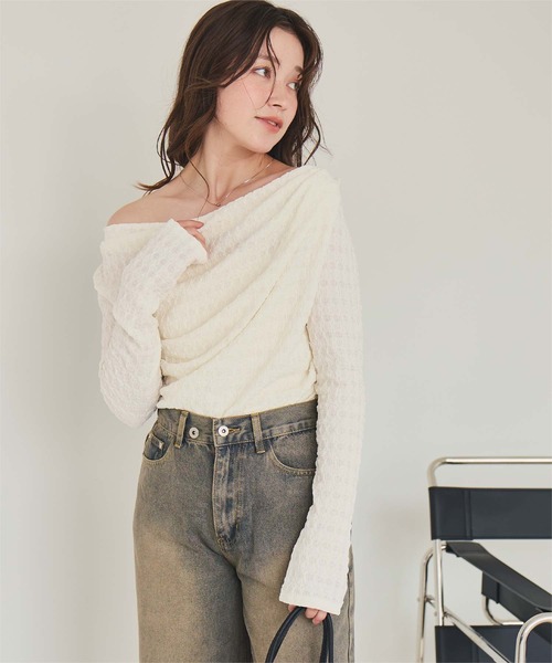 titivate(ティティベイト)の「ドレープデザインロングスリーブトップス(Tシャツ/カットソー・レディース・ピンク/イエロー/ブラック/アイボリー・S/M/L)」の11枚目の写真