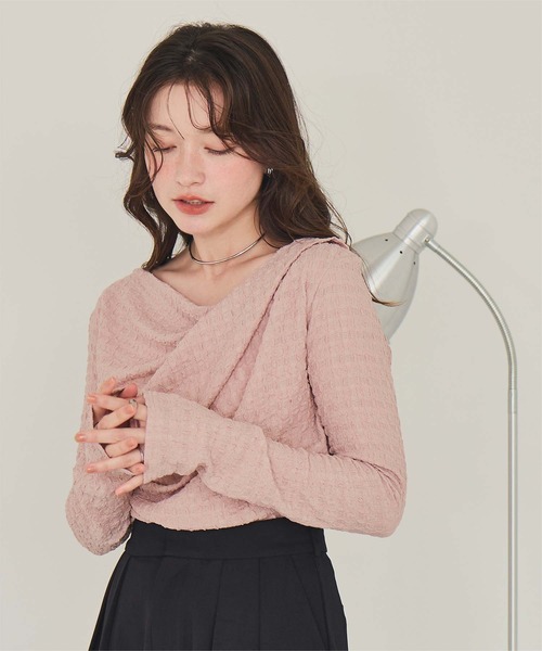 titivate(ティティベイト)の「ドレープデザインロングスリーブトップス(Tシャツ/カットソー・レディース・ピンク/イエロー/ブラック/アイボリー・S/M/L)」の6枚目の写真