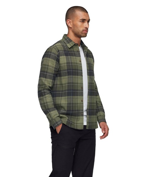 Mammut(マムート)の「トロバット ロングスリーブ シャツ アジアンフィット / Trovat Longsleeve Shirt AF Men(テーラードジャケット・メンズ・ブラック×グリーン/ブラック×レッド・MEDIUM/LARGE/X-LARGE)」の6枚目の写真