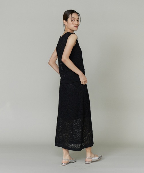 INED(イネド)の「レース柄ノースリーブプルオーバー【セットアップ対応】(ニット/セーター・レディース・ブラック・9号)」の5枚目の写真