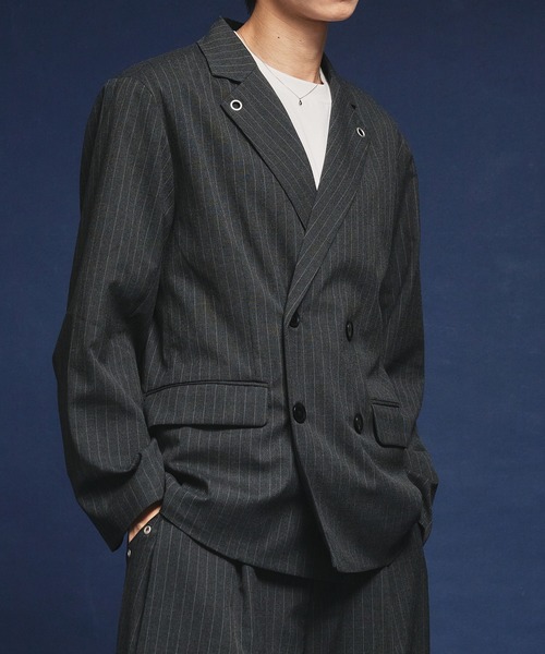 Adoon plain（アドーンプレーン）の「【セットアップ対応】　Eyelet-Detail Striped Tailored Jacket / ハトメデザインストライプテーラードジャケット（テーラードジャケット・メンズ・チャコールグレー/ブラック・LARGE/MEDIUM）」の19枚目の写真