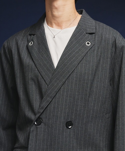 Adoon plain（アドーンプレーン）の「【セットアップ対応】　Eyelet-Detail Striped Tailored Jacket / ハトメデザインストライプテーラードジャケット（テーラードジャケット・メンズ・チャコールグレー/ブラック・LARGE/MEDIUM）」の21枚目の写真