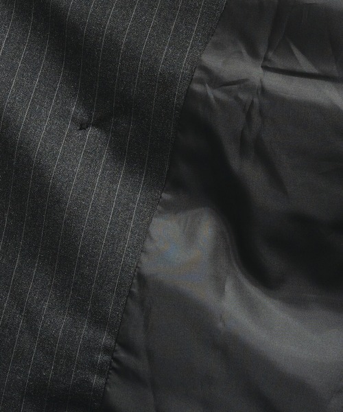 Adoon plain（アドーンプレーン）の「【セットアップ対応】　Eyelet-Detail Striped Tailored Jacket / ハトメデザインストライプテーラードジャケット（テーラードジャケット・メンズ・チャコールグレー/ブラック・LARGE/MEDIUM）」の5枚目の写真