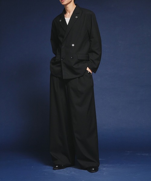 Adoon plain（アドーンプレーン）の「【セットアップ対応】　Eyelet-Detail Striped Tailored Jacket / ハトメデザインストライプテーラードジャケット（テーラードジャケット・メンズ・チャコールグレー/ブラック・LARGE/MEDIUM）」の7枚目の写真