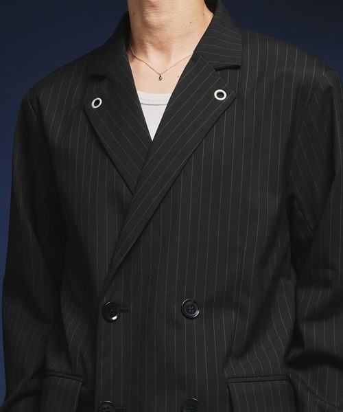 Adoon plain（アドーンプレーン）の「【セットアップ対応】　Eyelet-Detail Striped Tailored Jacket / ハトメデザインストライプテーラードジャケット（テーラードジャケット・メンズ・チャコールグレー/ブラック・LARGE/MEDIUM）」の9枚目の写真