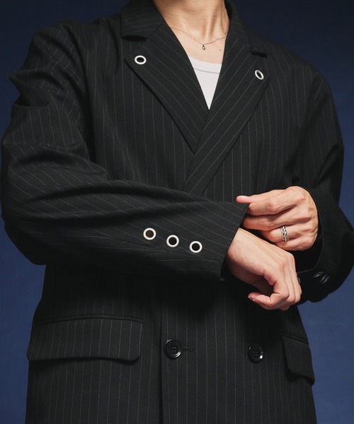Adoon plain（アドーンプレーン）の「【セットアップ対応】　Eyelet-Detail Striped Tailored Jacket / ハトメデザインストライプテーラードジャケット（テーラードジャケット・メンズ・チャコールグレー/ブラック・LARGE/MEDIUM）」の12枚目の写真