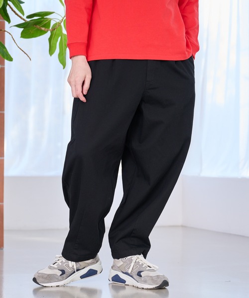 Arnold Palmer（アーノルドパーマー）の「バレルレッグ チノパンツ（チノパンツ・メンズ・ブラック/ベージュ・LL/L/M）」の2枚目の写真