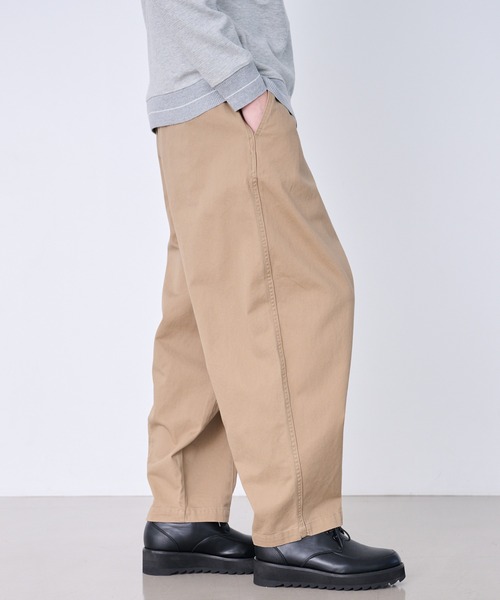 Arnold Palmer（アーノルドパーマー）の「バレルレッグ チノパンツ（チノパンツ・メンズ・ブラック/ベージュ・LL/L/M）」の6枚目の写真