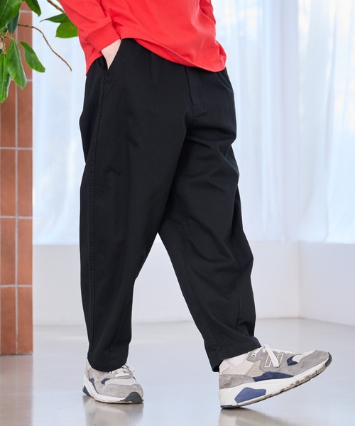 Arnold Palmer（アーノルドパーマー）の「バレルレッグ チノパンツ（チノパンツ・メンズ・ブラック/ベージュ・LL/L/M）」の3枚目の写真