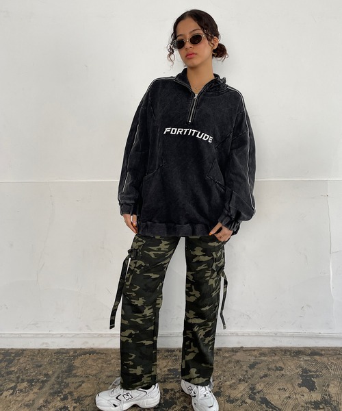 ROGER AND RAW(ロジャーアンドロウ)の「袖パイピングバックプリントスウェットプルオーバー(Tシャツ/カットソー・レディース・ブラック/ライトインディゴブルー/ホワイト/スミクロ・FREE)」の14枚目の写真