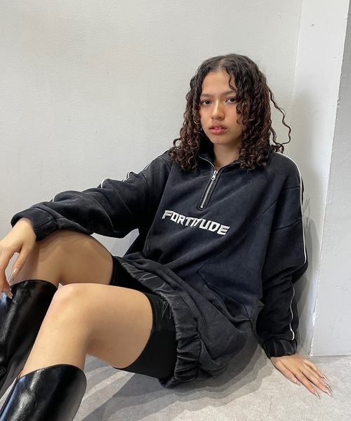 ROGER AND RAW(ロジャーアンドロウ)の「袖パイピングバックプリントスウェットプルオーバー(Tシャツ/カットソー・レディース・ブラック/ライトインディゴブルー/ホワイト/スミクロ・FREE)」の7枚目の写真