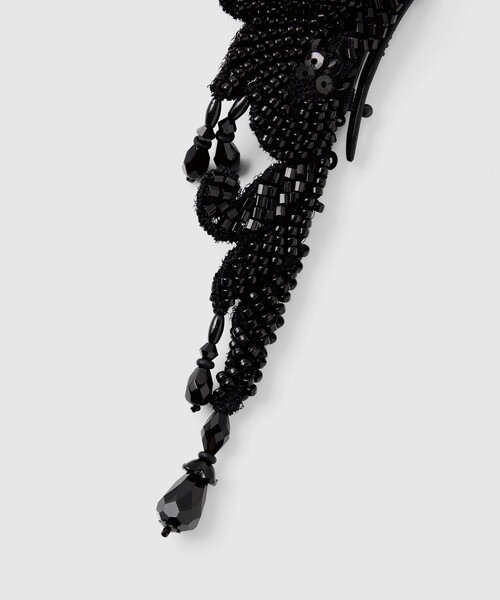tanakadaisuke(タナカダイスケ)の「【tanakadaisuke/タナカダイスケ】black drip down clip/ブラックドリップビジューヘアクリップ/オケージョン/左右差なし/1個売り(バレッタ/ヘアクリップ・レディース・ブラック・FREE)」の3枚目の写真