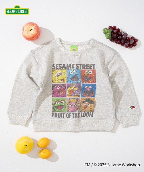 FRUIT OF THE LOOM(フルーツオブザルーム)の「【FRUIT OF THE LOOM】長袖スウェット② / キッズ / セサミストリート / コラボプリント / キャラクター(スウェット・キッズ・パープル/杢グレー・130cm/150cm/110cm)」の2枚目の写真