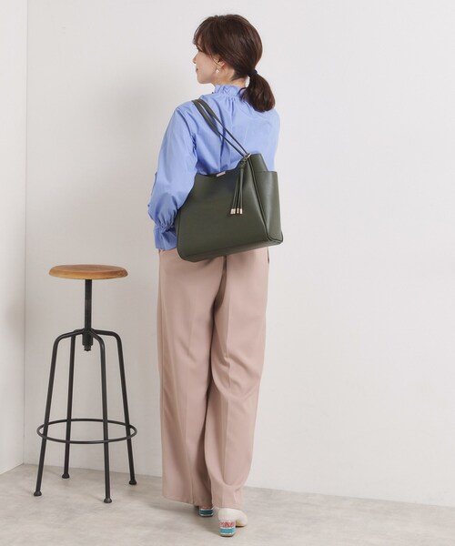 ITS'DEMO（イッツデモ）の「【通勤】タッセル付き変形A4トート（トートバッグ・レディース・ナチュラル/ブラック/ブラウン系/モスグリーン・00）」の13枚目の写真