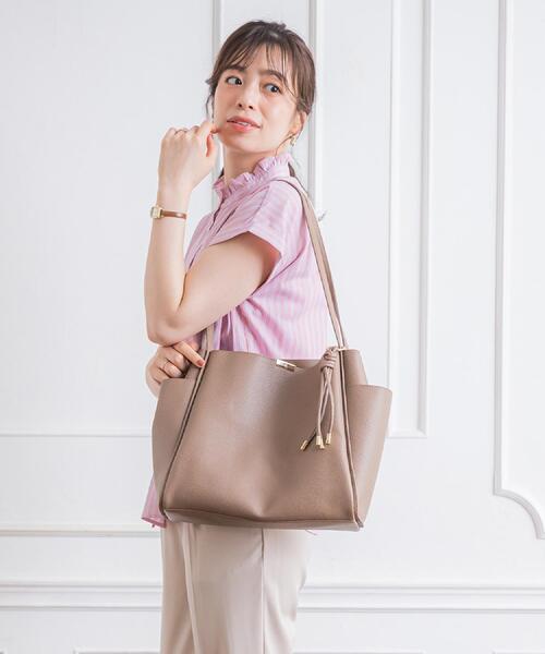 ITS'DEMO（イッツデモ）の「【通勤】タッセル付き変形A4トート（トートバッグ・レディース・ナチュラル/ブラック/ブラウン系/モスグリーン・00）」の5枚目の写真