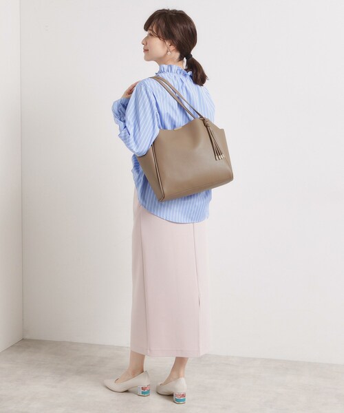 ITS'DEMO（イッツデモ）の「【通勤】タッセル付き変形A4トート（トートバッグ・レディース・ナチュラル/ブラック/ブラウン系/モスグリーン・00）」の15枚目の写真