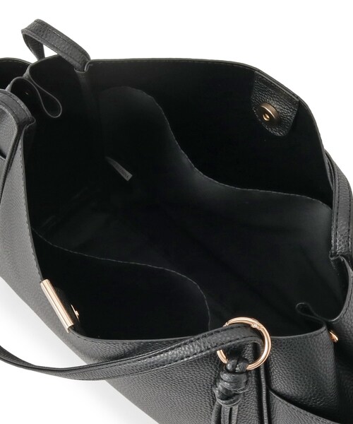 ITS'DEMO（イッツデモ）の「【通勤】タッセル付き変形A4トート（トートバッグ・レディース・ナチュラル/ブラック/ブラウン系/モスグリーン・00）」の18枚目の写真