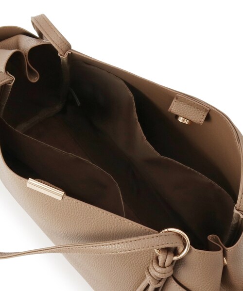 ITS'DEMO（イッツデモ）の「【通勤】タッセル付き変形A4トート（トートバッグ・レディース・ナチュラル/ブラック/ブラウン系/モスグリーン・00）」の14枚目の写真