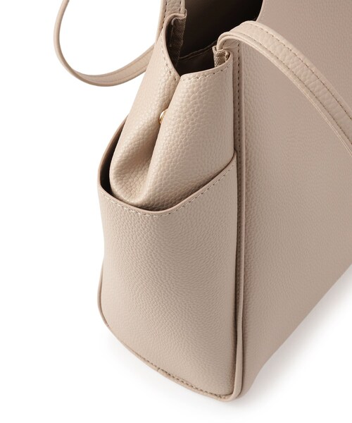 ITS'DEMO（イッツデモ）の「【通勤】タッセル付き変形A4トート（トートバッグ・レディース・ナチュラル/ブラック/ブラウン系/モスグリーン・00）」の17枚目の写真