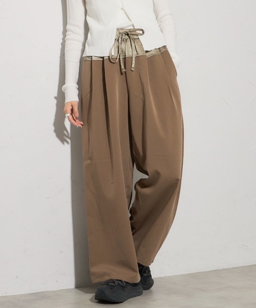leimn(レイムン)の「サテン切り替えタックパンツ(その他パンツ・レディース・ブラック/ブラウン・M)」の1枚目の写真