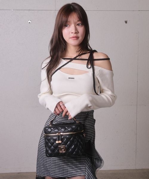 LIPSERVICE(リップサービス)の「アシメオフショルストラップニット(ニット/セーター・レディース・ベージュ/ブラック/アイボリー・FREE)」の6枚目の写真