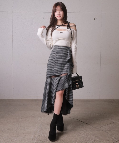 LIPSERVICE(リップサービス)の「アシメオフショルストラップニット(ニット/セーター・レディース・ベージュ/ブラック/アイボリー・FREE)」の13枚目の写真