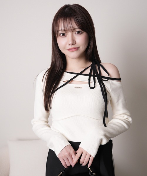 LIPSERVICE(リップサービス)の「アシメオフショルストラップニット(ニット/セーター・レディース・ベージュ/ブラック/アイボリー・FREE)」の8枚目の写真