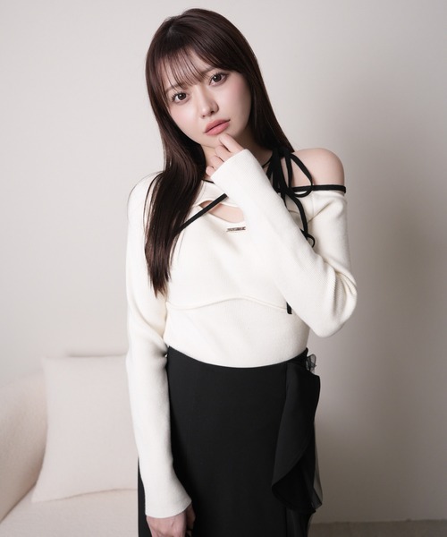 LIPSERVICE(リップサービス)の「アシメオフショルストラップニット(ニット/セーター・レディース・ベージュ/ブラック/アイボリー・FREE)」の12枚目の写真