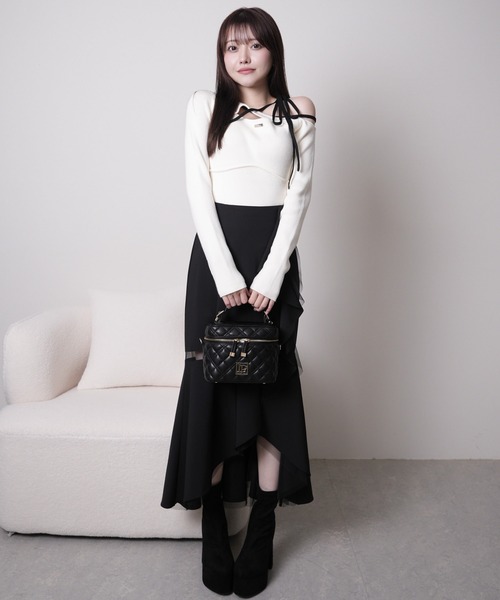 LIPSERVICE(リップサービス)の「アシメオフショルストラップニット(ニット/セーター・レディース・ベージュ/ブラック/アイボリー・FREE)」の15枚目の写真