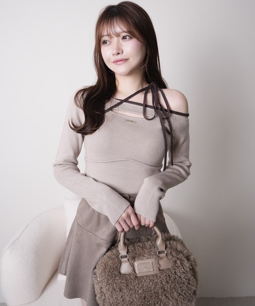 LIPSERVICE(リップサービス)の「アシメオフショルストラップニット(ニット/セーター・レディース・ベージュ/ブラック/アイボリー・FREE)」の21枚目の写真