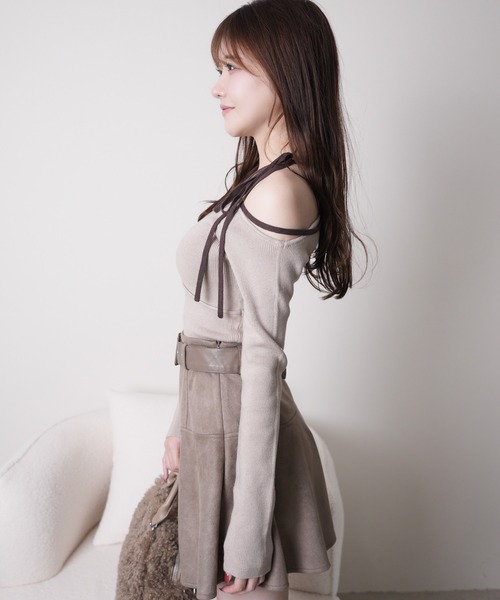 LIPSERVICE(リップサービス)の「アシメオフショルストラップニット(ニット/セーター・レディース・ベージュ/ブラック/アイボリー・FREE)」の16枚目の写真