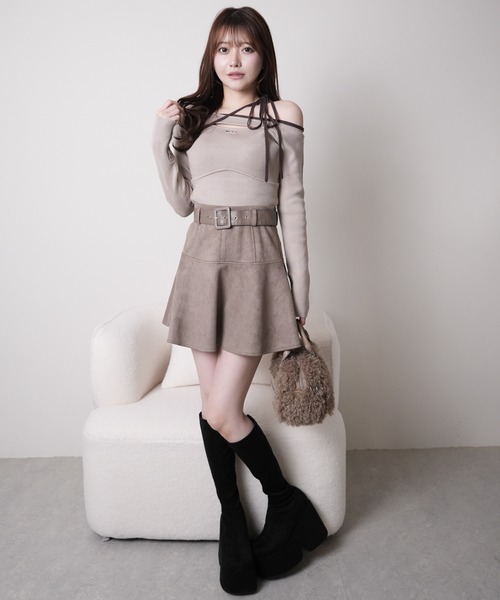 LIPSERVICE(リップサービス)の「アシメオフショルストラップニット(ニット/セーター・レディース・ベージュ/ブラック/アイボリー・FREE)」の22枚目の写真