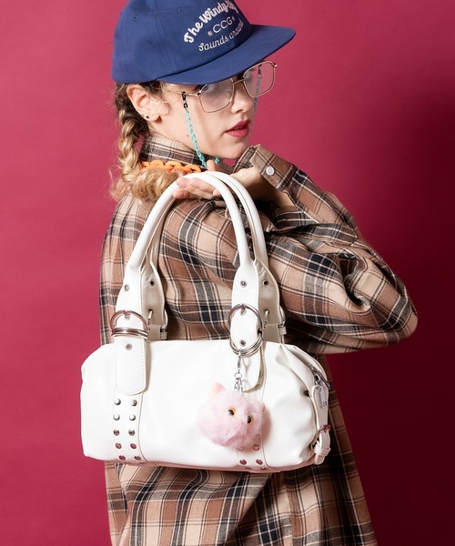 an meets zakka(アンミツザッカ)の「an meets zakka 2連リベットスタッズ合成皮革ミニボストンバッグ(ボストンバッグ・レディース・ブラック/ホワイト・ONESIZE)」の1枚目の写真