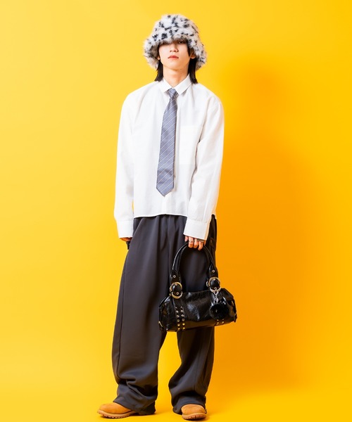 an meets zakka(アンミツザッカ)の「an meets zakka 2連リベットスタッズ合成皮革ミニボストンバッグ(ボストンバッグ・レディース・ブラック/ホワイト・ONESIZE)」の7枚目の写真