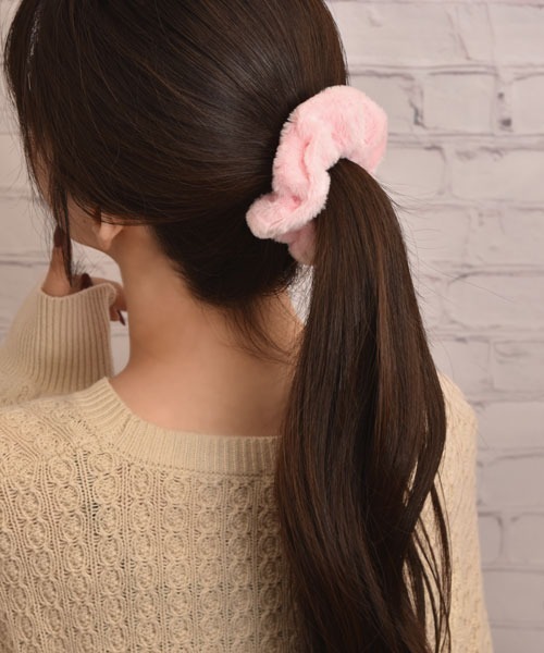 VIBGYOR Women(ヴィブジョー ウィメン)の「【float】ふわふわ シンプル デザイン ファー シュシュ【7色展開】(シュシュ・レディース・ライトグレー/グレー/ラベンダー/ミント/ホワイト/ライトピンク/ライトブラウン・FREE)」の17枚目の写真