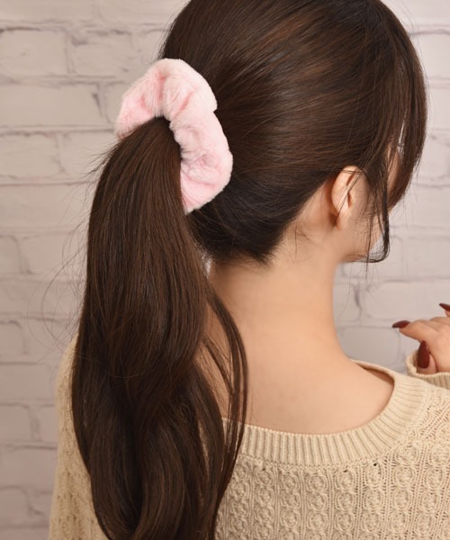 VIBGYOR Women(ヴィブジョー ウィメン)の「【float】ふわふわ シンプル デザイン ファー シュシュ【7色展開】(シュシュ・レディース・ライトグレー/グレー/ラベンダー/ミント/ホワイト/ライトピンク/ライトブラウン・FREE)」の18枚目の写真