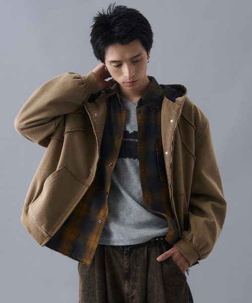 PLAN To（プラントゥ）の「Aged Duck Cropped Double-Zip Hoodie / エイジドダッククロップドダブルジップパーカー（パーカー・メンズ・ベージュ/ブラック・LARGE/MEDIUM/SMALL）」の13枚目の写真