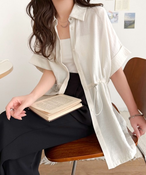 classicalelf(クラシカルエルフ)の「軽やかなシアー素材で、きちんと感と抜け感を両立♪体系カバーも叶う♪シャツカラーウエストドロストチュニック(シャツ/ブラウス・レディース・ブラック/アイボリー/ライトカーキ/モカ・LARGE/MEDIUM/SMALL/X-LARGE)」の9枚目の写真